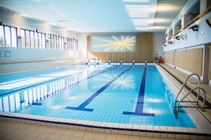 Stuga - 4 sovrum - balkong - utsikt mot bergen | Pool
