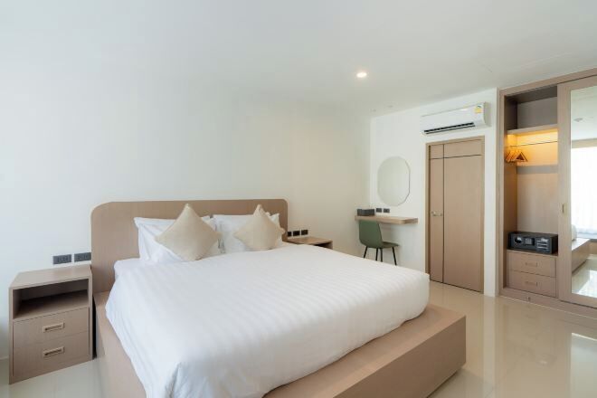 In-room safe, free WiFi, bed sheets