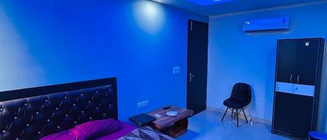 Deluxe Double Room, City View | Desk, laptop workspace, soundproofing, free WiFi