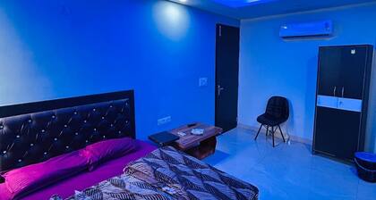 ICY White Varn Residency