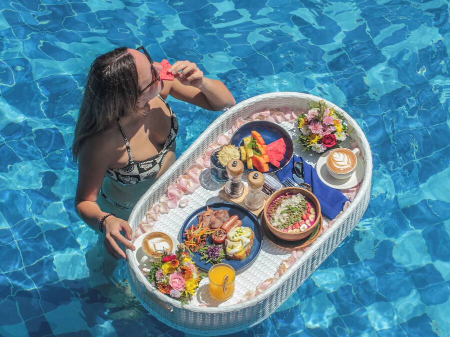 Desayuno buffet diario (IDR 135000 por persona)