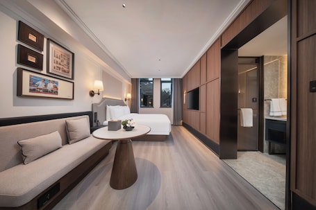 Business Double Room | Down comforters, free WiFi. UrCove By Hyatt Nanjing Zhongshanling Resort