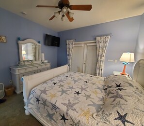 6 habitaciones, tabla de planchar con plancha y cuna de viaje 