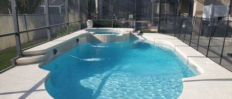 Piscine extérieure, piscine chauffée