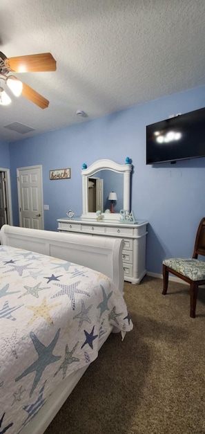 6 habitaciones, tabla de planchar con plancha y cuna de viaje