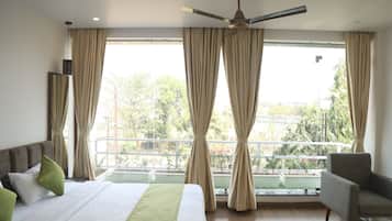 Suite Room | Iron/ironing board, free WiFi