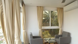 Suite Room | Straujárn/strauborð, ókeypis þráðlaus nettenging