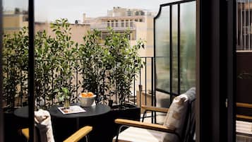 1 bedroom, premium bedding, down comforters, in-room safe