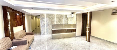 Quầy tiếp tân