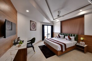 Deluxe Double Room | Desk, laptop workspace, free WiFi
