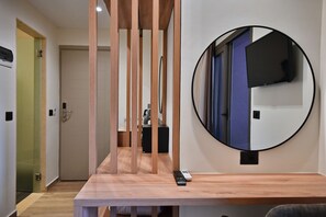 In-room safe, soundproofing, iron/ironing board, free cribs/infant beds - Dionisos Hotel (Hersonissos)