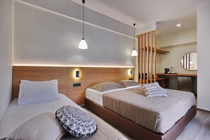 In-room safe, soundproofing, iron/ironing board, free cribs/infant beds - Dionisos Hotel (Hersonissos)