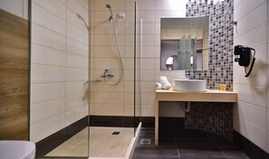 Shower, free toiletries, hair dryer, towels - Dionisos Hotel (Hersonissos)