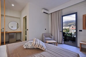 In-room safe, soundproofing, iron/ironing board, free cots/infant beds - Dionisos Hotel (Hersonissos)