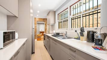 Fridge, microwave, oven, stovetop