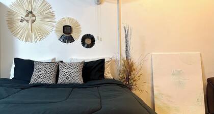 Cozy Apt near Nimman / 7-11 Below / Fast Wi-Fi / Prime Location