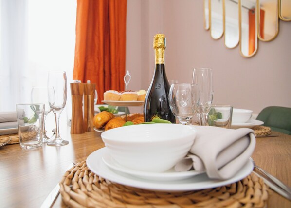 Dining - 3x Bed Elegant Home with Parking (Sawston)