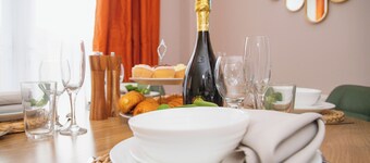 3x Bed Elegant Home with Parking