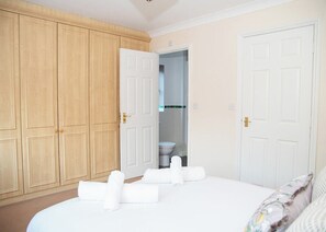 4 bedrooms, free WiFi