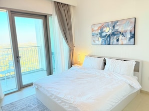 2 عدّة غرف نوم ومكواة/لوح كي وواي فاي وملاءات أسرّة