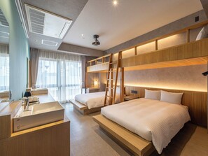 Chambre Familiale, non-fumeurs | Coffres-forts dans les chambres, bureau, rideaux occultants