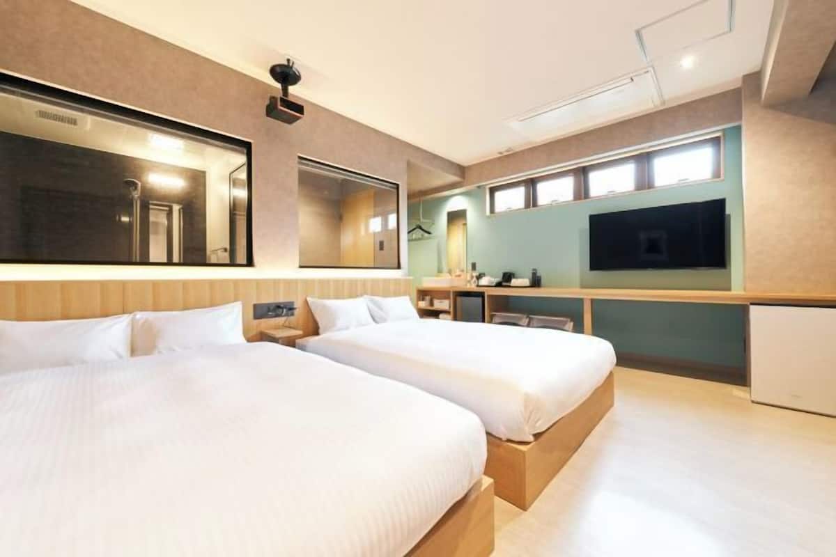 1 chambre, coffres-forts dans les chambres, bureau, rideaux occultants