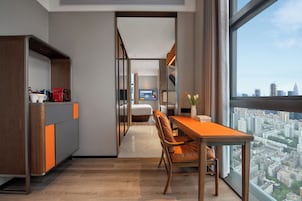 Luxury Single Room | In-room safe, desk, laptop workspace, blackout drapes