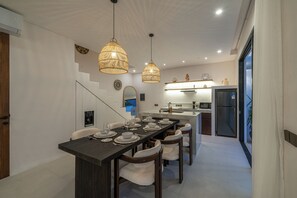Vila Mewah, patio, pemandangan kolam renang | Ruang makan