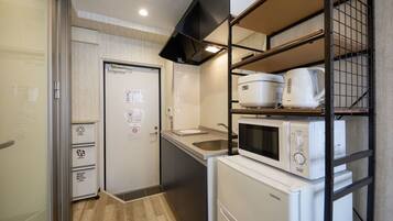 Deluxe Suite, Non Smoking | Desk, iron/ironing board, free WiFi