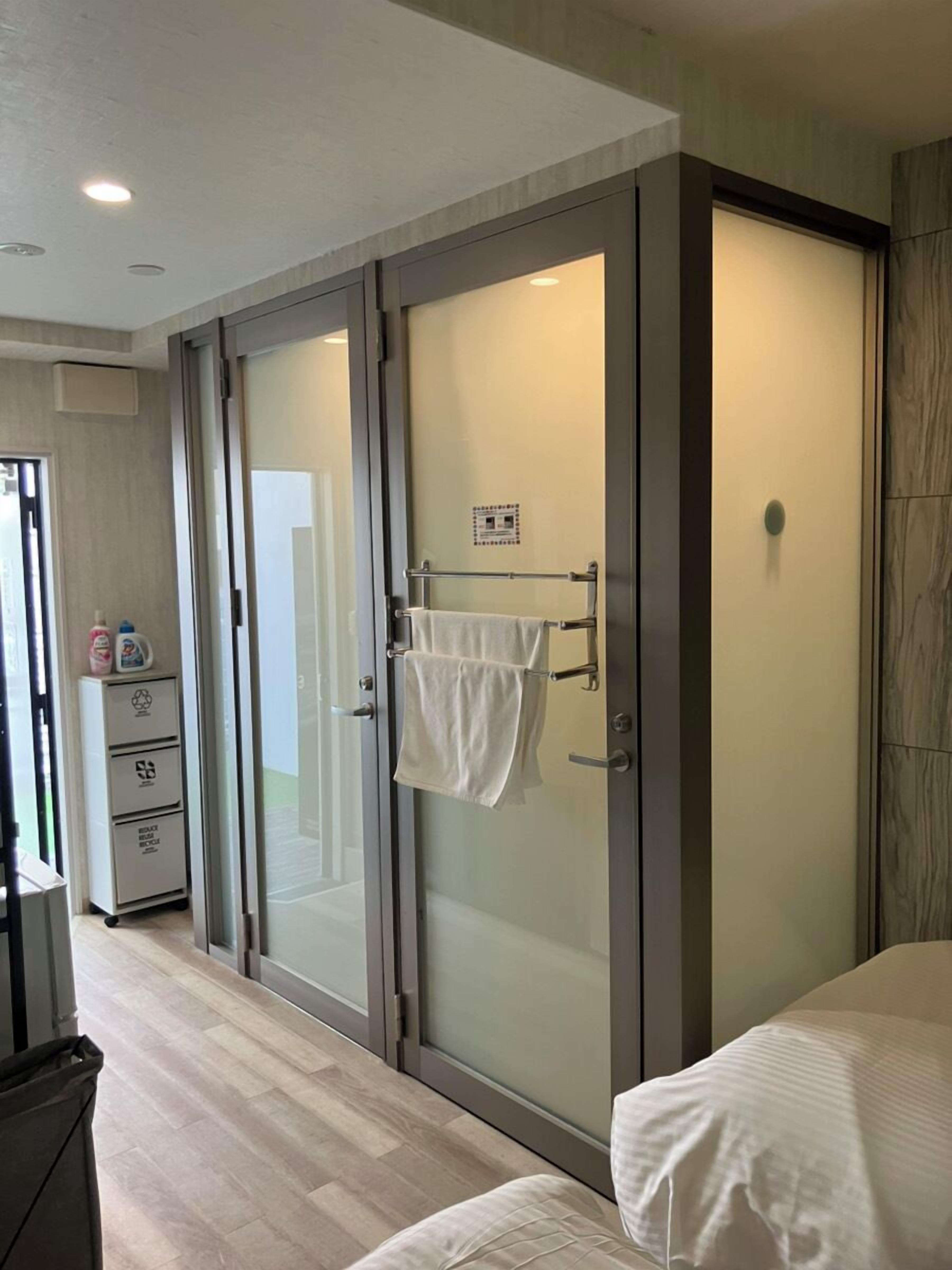 Deluxe Suite, Non Smoking | Bathroom | Shower, hair dryer, slippers, towels