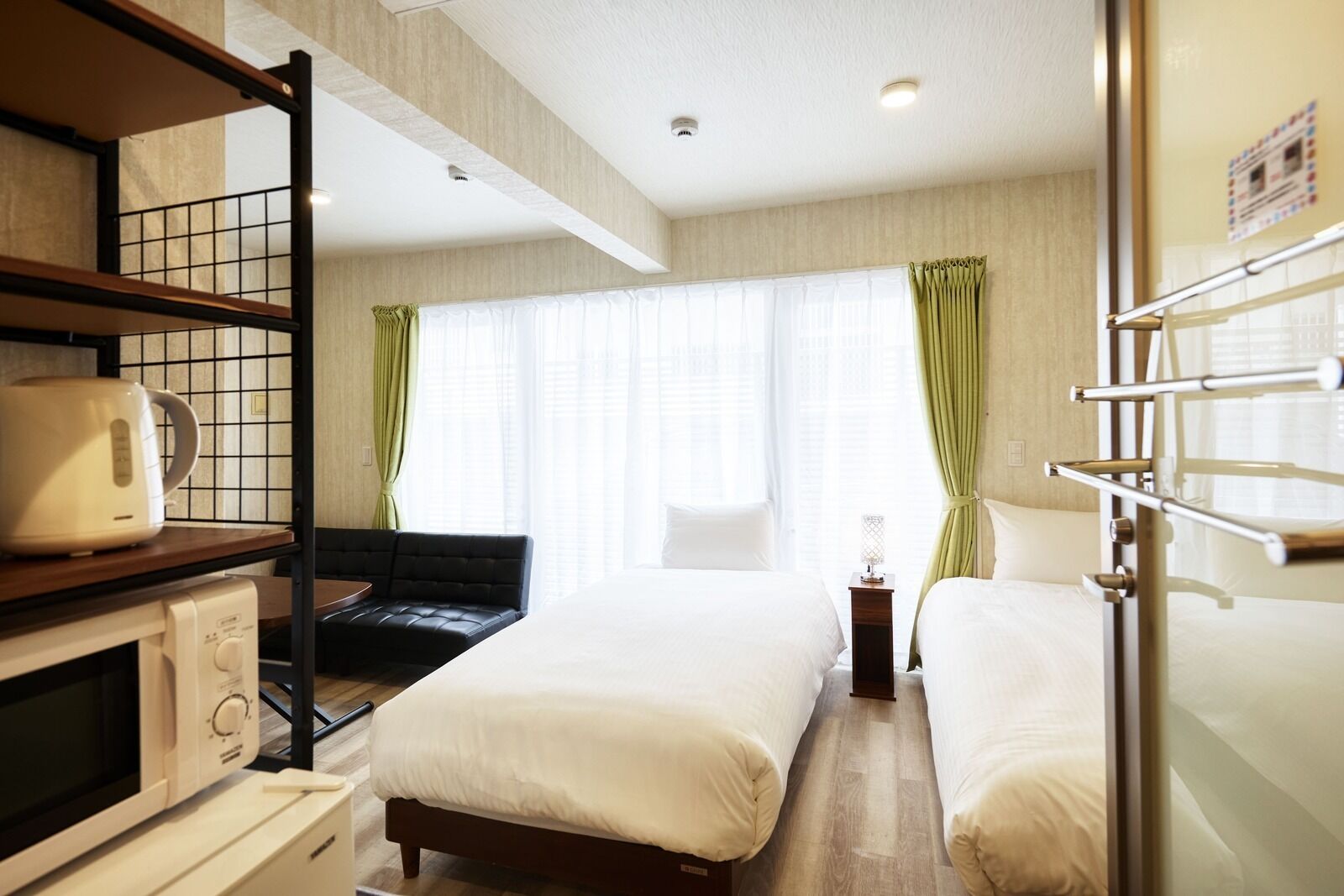 Deluxe Suite, Non Smoking | Desk, iron/ironing board, WiFi (free)