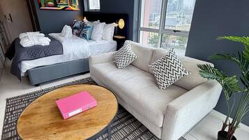 1 slaapkamer, een kluis op de kamer, een strijkplank/strijkijzer