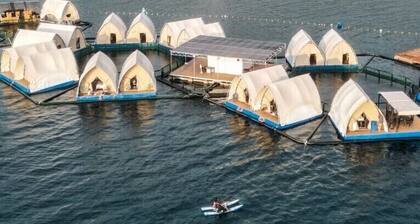Floating Home in Reef Resort Unit 1