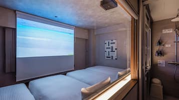 4 人部屋 禁煙 | セーフティボックス (室内)、デスク、WiFi (無料)、ベッドシーツ