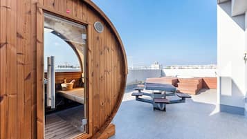 Suite with private sauna and jacuzzi Non-Smoking | Terrace/patio