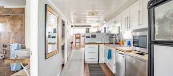 62' Yacht M/v Possibilities On Wide Private Canal 3 Bedroom Houseboat