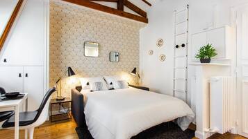 Bureau, fer et planche Ă repasser, Wi-Fi gratuit, draps fournis