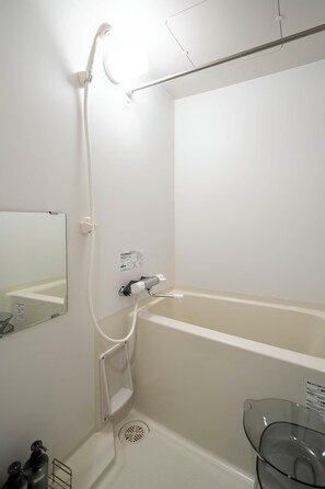 Set di cortesia gratuito, asciugacapelli, pantofole, bidet
