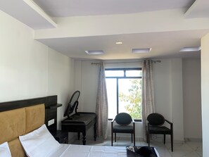 Deluxe Double Room, Balcony, Garden View - Beer Castle Hotel  (Theog)