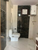Deluxe Double Room, Balcony, Garden View | Bathroom | Free toiletries, towels, soap, shampoo