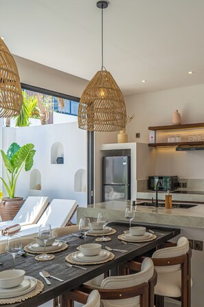 Villa de lujo, 2 habitaciones, vista a la alberca | Área de sala de estar