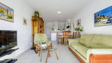 House, 3 Bedrooms, Terrace | Living area