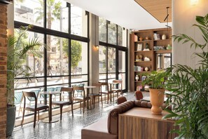 Lobby sitting area - Hotel Bazaar - Fattal Colors (Tel Aviv)