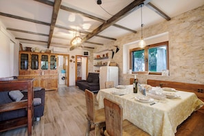 Dining - Trulli Silvana In Locorotondo (Locorotondo)