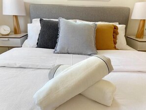 3 bedrooms, iron/ironing board, WiFi, bed sheets - Blissful Silver Sands Retreat ~ Aldinga Beach - A delightful three-bedroom home situated just metres away from the stunning Silver Sands Beach (Aldinga Beach)