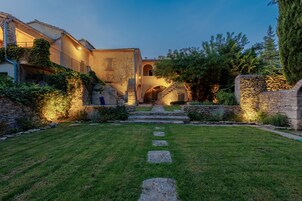 Exclusive Villa, Private Bathroom, Park View (entière) | Property entrance