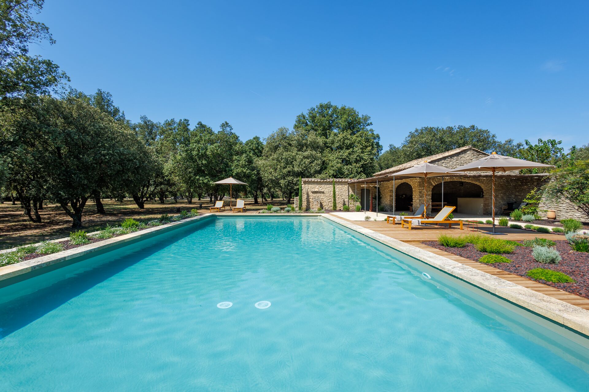 Exclusive Villa, Private Bathroom, Park View (entière) | Outdoor pool | Seasonal outdoor pool, pool umbrellas, sun loungers
