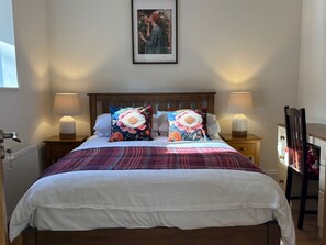 1 bedroom, iron/ironing board, WiFi, bed sheets - Apartment 473 - Kylemore - sleeps 2 guests  in 1 bedroom (Kylemore)