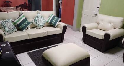 Room in House - Charming Kingston Getaway - Private Room With Shared Facilities