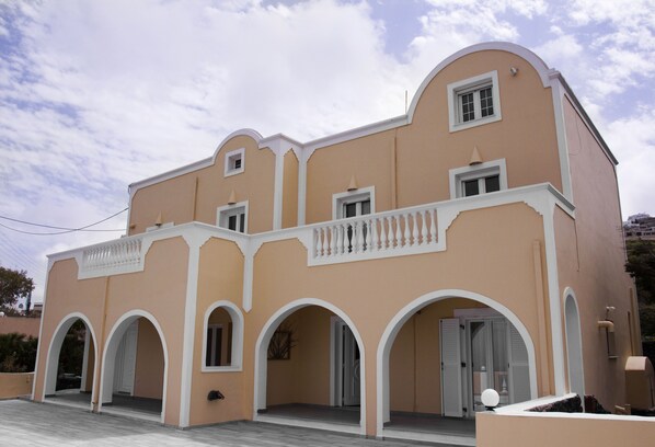 Exterior - Maistros, Pithos Apartments (Thira - Santorini)